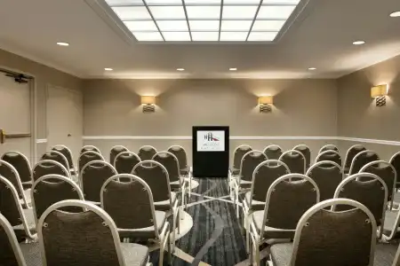 DoubleTree by Hilton New York LaGuardia Airport - 36
