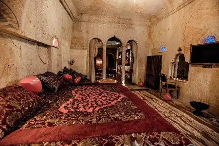Oread Cave Suites - 366