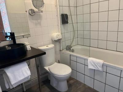 Hôtel Au Spatial - 8