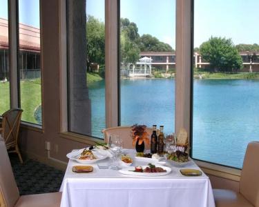 Red Lion Woodlake & Conference Center - 20