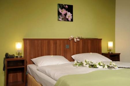 Mosel& Restaurant Zur Traube Gmbh - 41