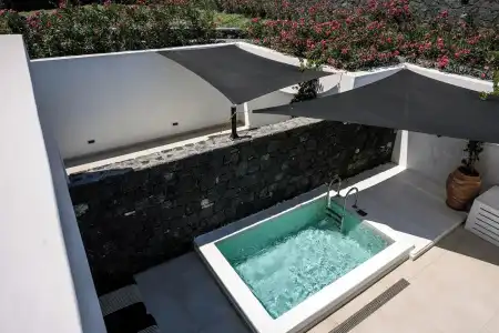 Cresanto Luxury Suites - 15