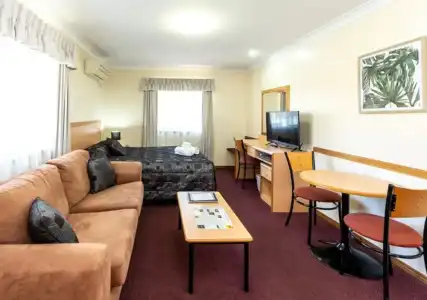 Riviera on Ruthven Motel - 43