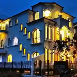 Funny House - 0