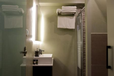 V36 Suites - 43