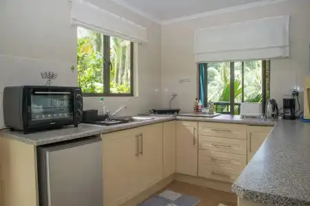 Hillside Retreat - 15