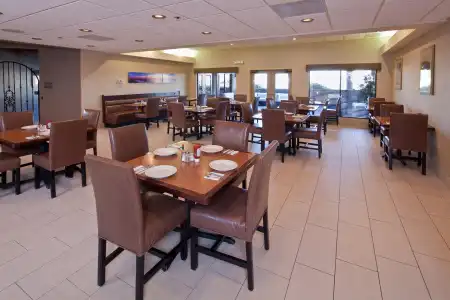 Best Western Plus Scottsdale Thunderbird Suites - 27