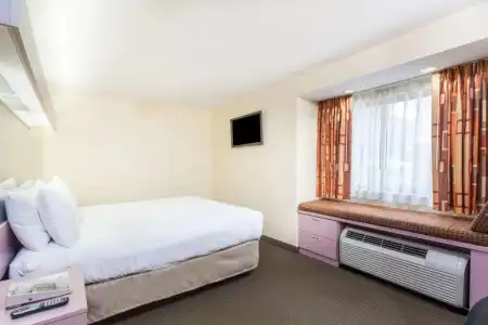 Quality Inn & Suites - 32