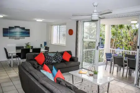 Surfers Beach Holiday Apartments - 111