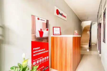 RedDoorz near Graha Cijantung Mall - 7