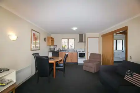Allan Court Motel - 93