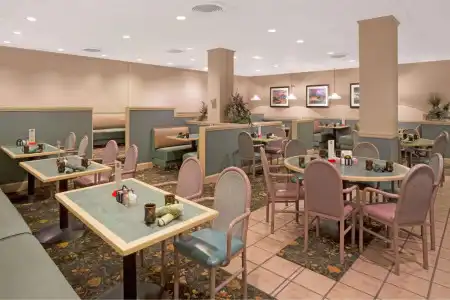 Ramada by Wyndham Reno and Casino - 9
