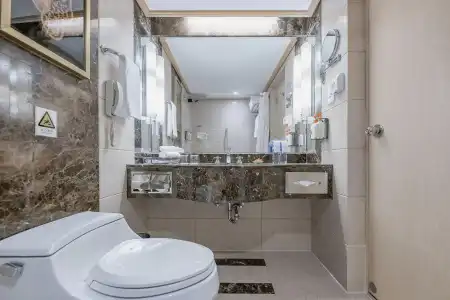 Crowne Plaza Shanghai by IHG - 7