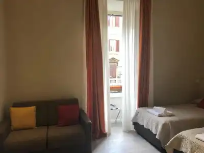 The Roman Empire Guesthouse - 82