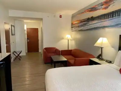 Days Inn & Suites by Wyndham Lakeland - 88
