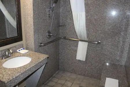 Best Western Plus Heritage Inn - 9