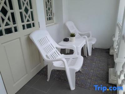 Island Patong Beachfront Apartments - 36