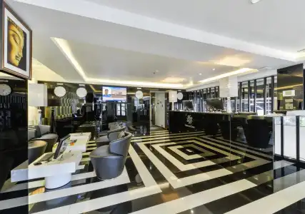 Sukhumvit Suites - 10