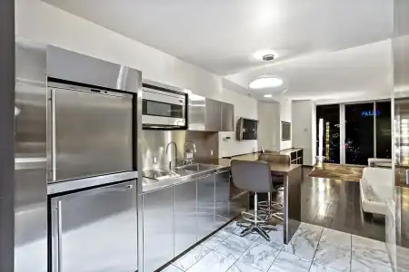 Beautiful Palms Place Suite - 515