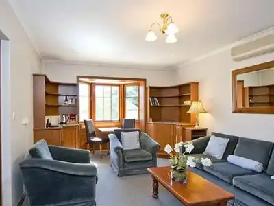Adelaide Inn - 77