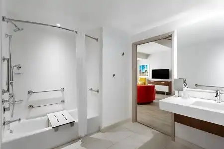 Courtyard by Marriott Santa Monica - 44