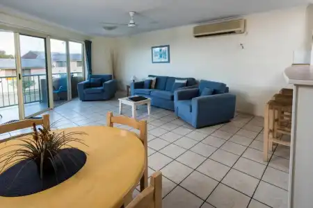 Alexander Beachfront Apartments - 88