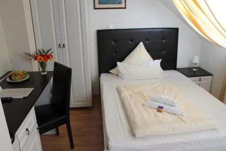 am Schloss Biebrich - 24