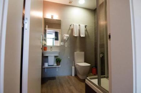 Hostal Live Barcelona - 48