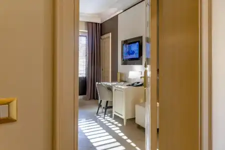 Vittorio Emanuele Boutique - 136