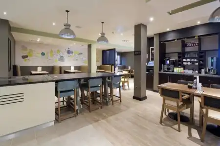 Premier Inn London Tottenham Hale - 11