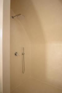 Este Luxury Suites - 36