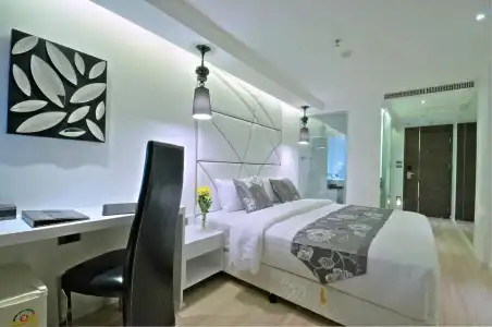 Sukhumvit Suites - 24