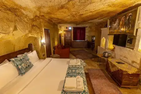 Tale Cave Inn - 94