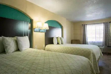 Pinn Road Inn and Suites - 8