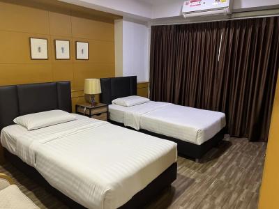 Mall Suites - 180