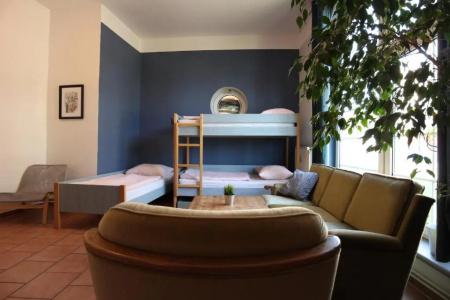 Blue Doors Hostel Ktv - 5
