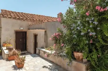 Goulas Traditional Guesthouse - 39