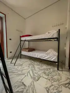 Los Mochileros Hostel - 2