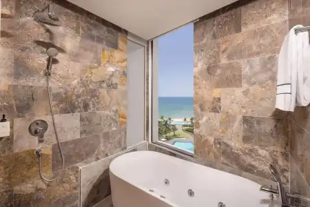Melia Danang Beach Resort - 11