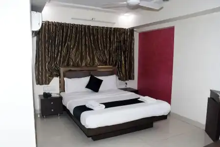 Kamran Residency - Near US Embassy - 40