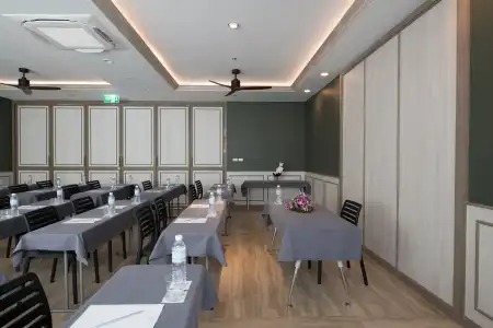 Sawaddi Patong Resort & Spa by Tolani - 4