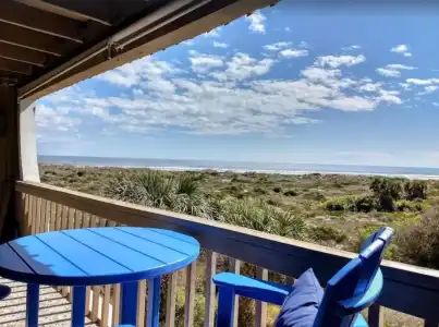 Hibiscus Oceanfront Resort - 57