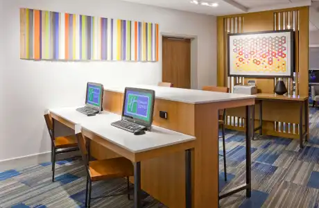 Holiday Inn Express & Suites Des Moines Downtown by IHG - 14