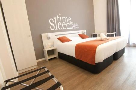 Hostal Live Barcelona - 55