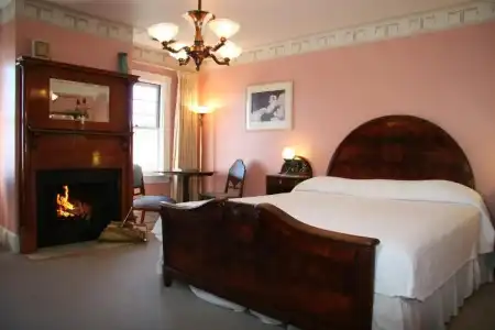 Martine Inn - 88