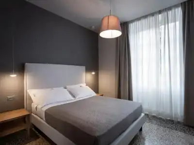 HNN Luxury Suites - 39
