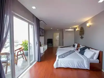 The Heli Boutique - 137
