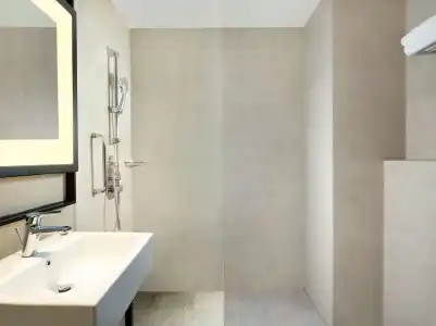 Hilton Garden Inn Jakarta Taman Palem - 59