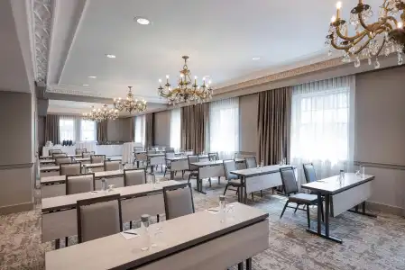 The Benson Portland, Curio Collection by Hilton - 35