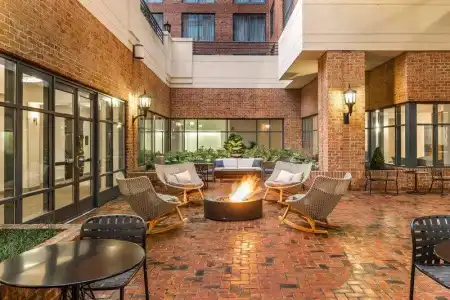 Sheraton Suites Old Town Alexandria - 50